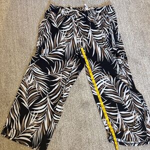 Stylish Black and White Leaf Print Women's Trousers